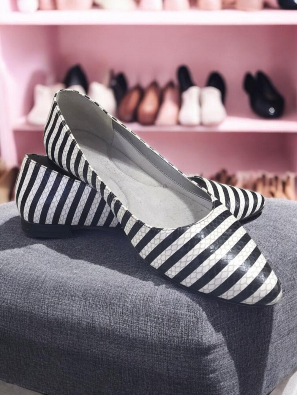 Aerosoles Hey Girl Black & White Striped Pointed-Toe Flats Size 8M